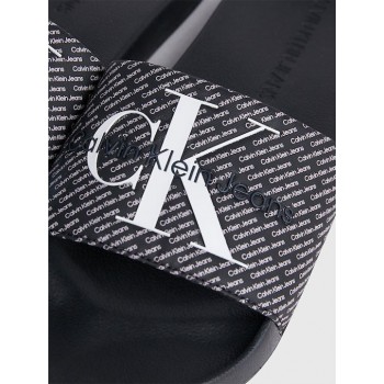 Calvin Klein ανδρική παντόφλα slide σε μαύρο χρώμα με ιδιαίτερο σχέδιο YM0YM00955 0GM